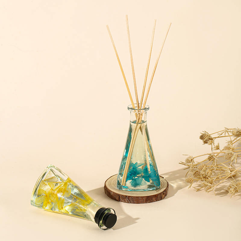 Dreieckige Flasche mit getrockneten Weinreben, kein Feuer, Aromatherapie-Schilfdiffusor für den Innenbereich