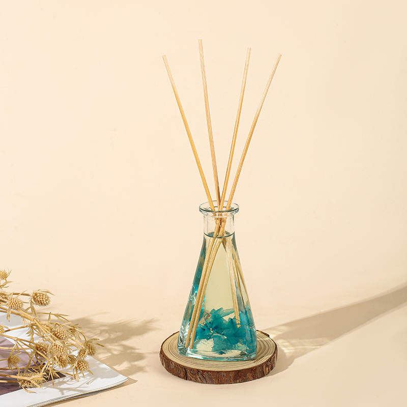 Dreieckige Flasche mit getrockneten Weinreben, kein Feuer, Aromatherapie-Schilfdiffusor für den Innenbereich