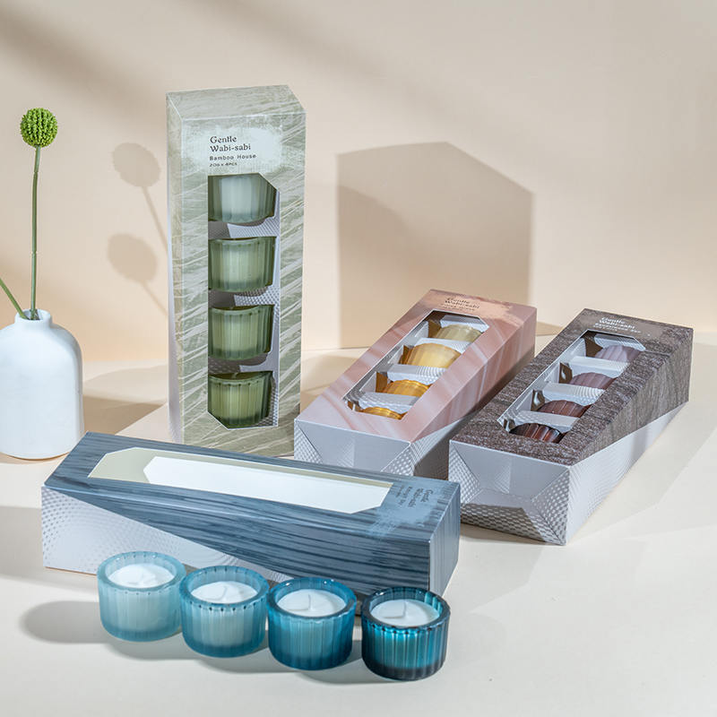 Set mit 4 vertikal gestreiften kleinen Zwergkerzenbechern aus Glas