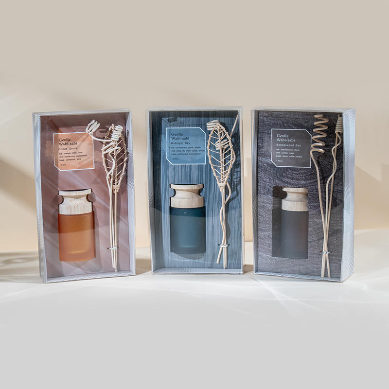 Hochwertiger Reed-Diffusor mit hohem zylindrischem Glaskolben und Aroma-Diffusor aus Holzstäbchen