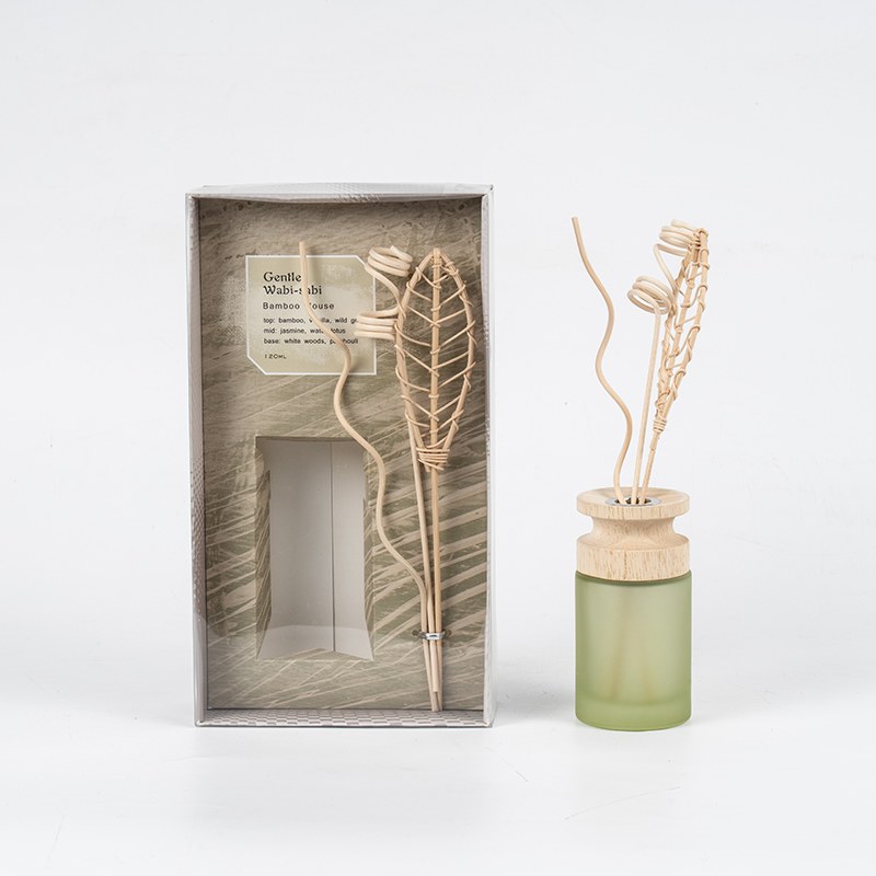 Hochwertiger Reed-Diffusor mit hohem zylindrischem Glaskolben und Aroma-Diffusor aus Holzstäbchen