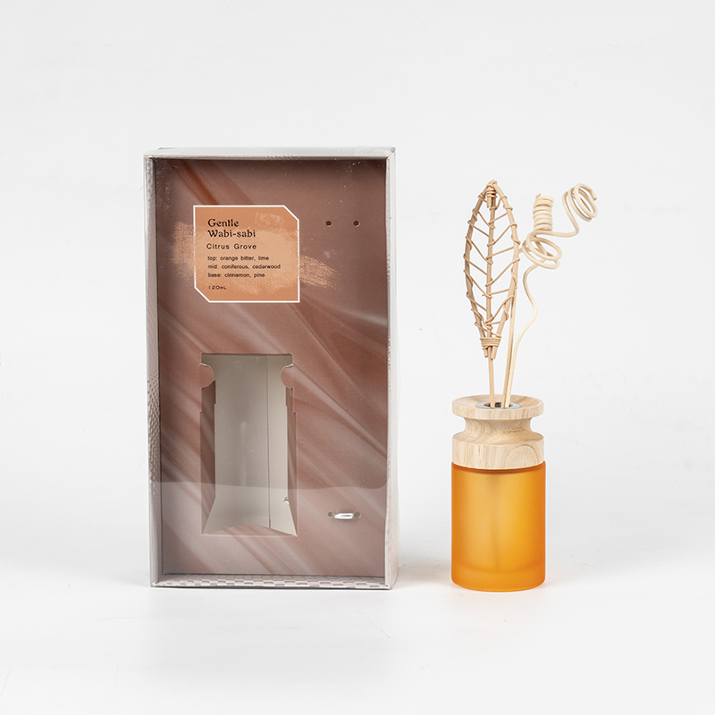 Hochwertiger Reed-Diffusor mit hohem zylindrischem Glaskolben und Aroma-Diffusor aus Holzstäbchen