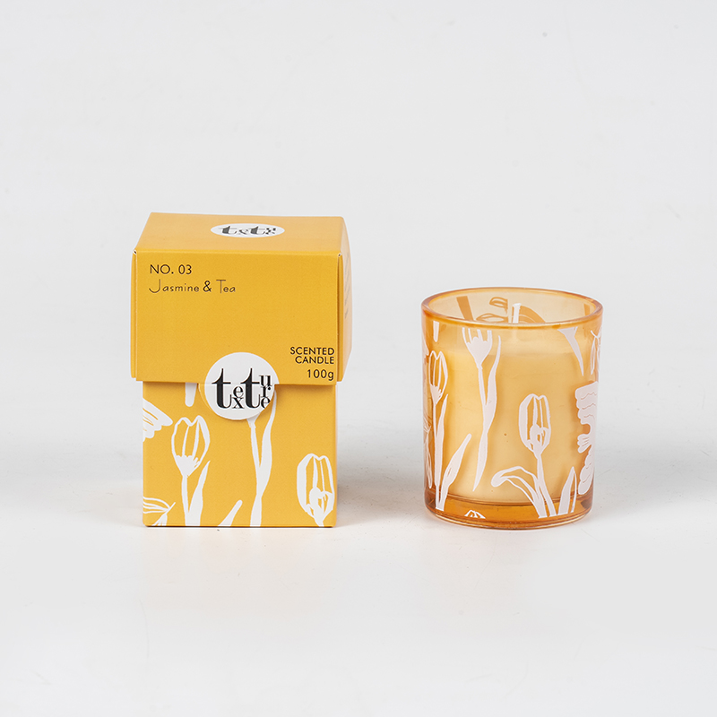 Klassische Duftkerze mit rundem Kelch und Papierfigurendruck