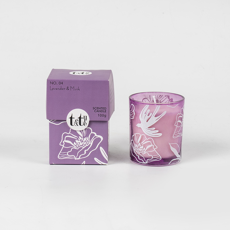 Klassische Duftkerze mit rundem Kelch und Papierfigurendruck