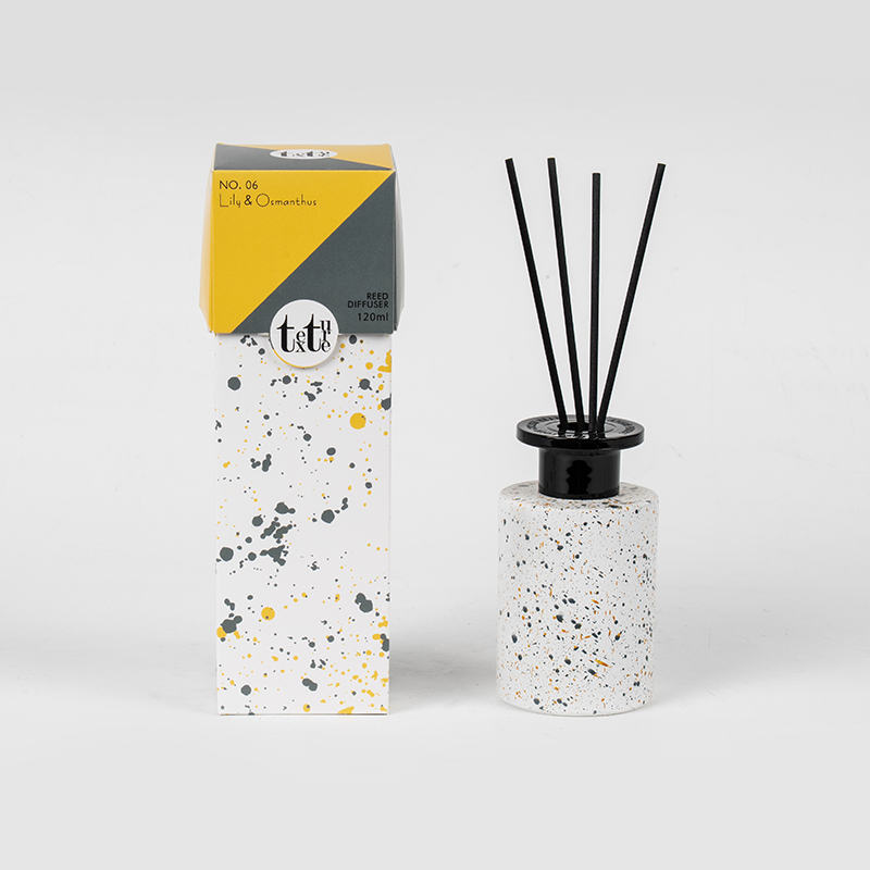 Klassischer runder, hoher Glasflaschen-Diffusor mit Duftstäbchen für Zuhause