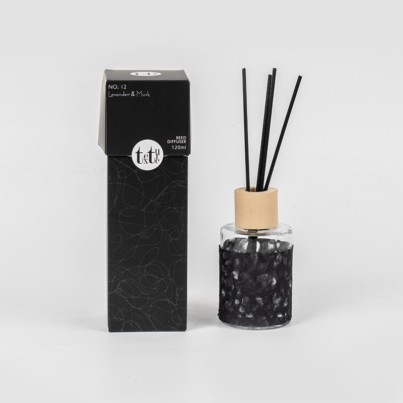 Klassischer runder Glasflakon mit Holzdeckel in schönem Papier-Deko-Schilfdiffusor – Anbieter für Raumdüfte