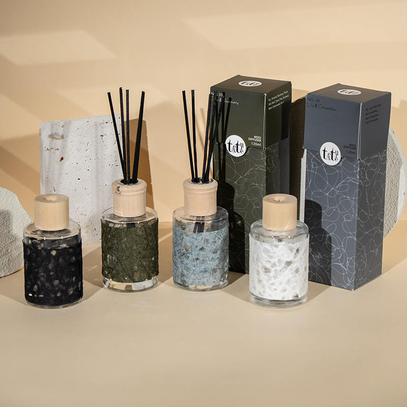Klassischer runder Glasflakon mit Holzdeckel in schönem Papier-Deko-Schilfdiffusor – Anbieter für Raumdüfte