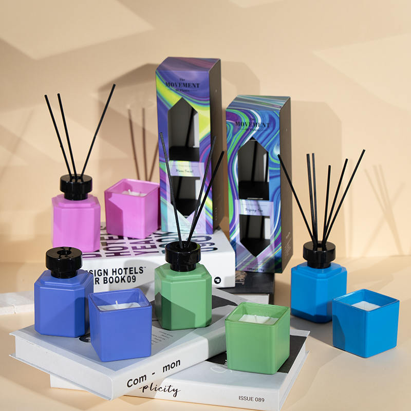 Aroma-Set in quadratischer Flasche – Herstellung von Raumdüften