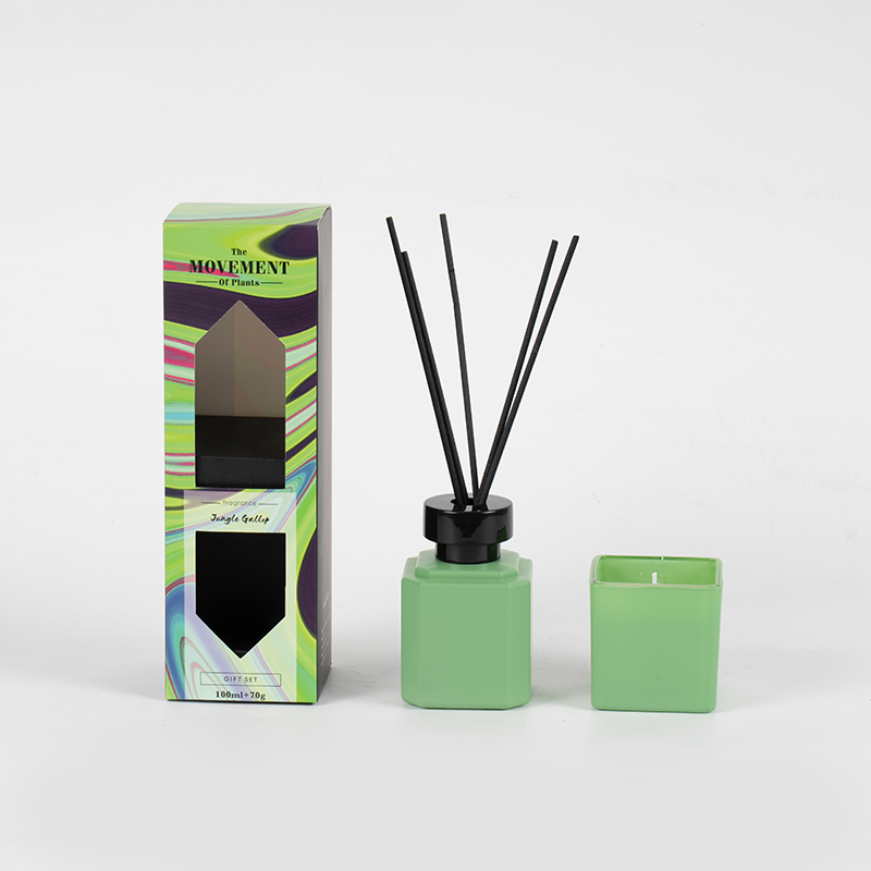 Aroma-Set in quadratischer Flasche – Herstellung von Raumdüften