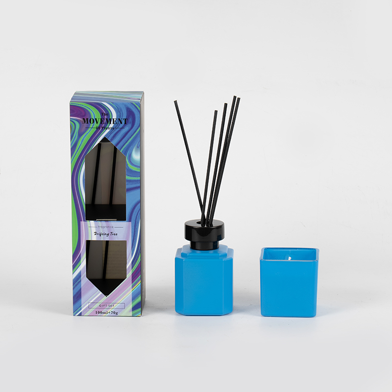 Aroma-Set in quadratischer Flasche – Herstellung von Raumdüften